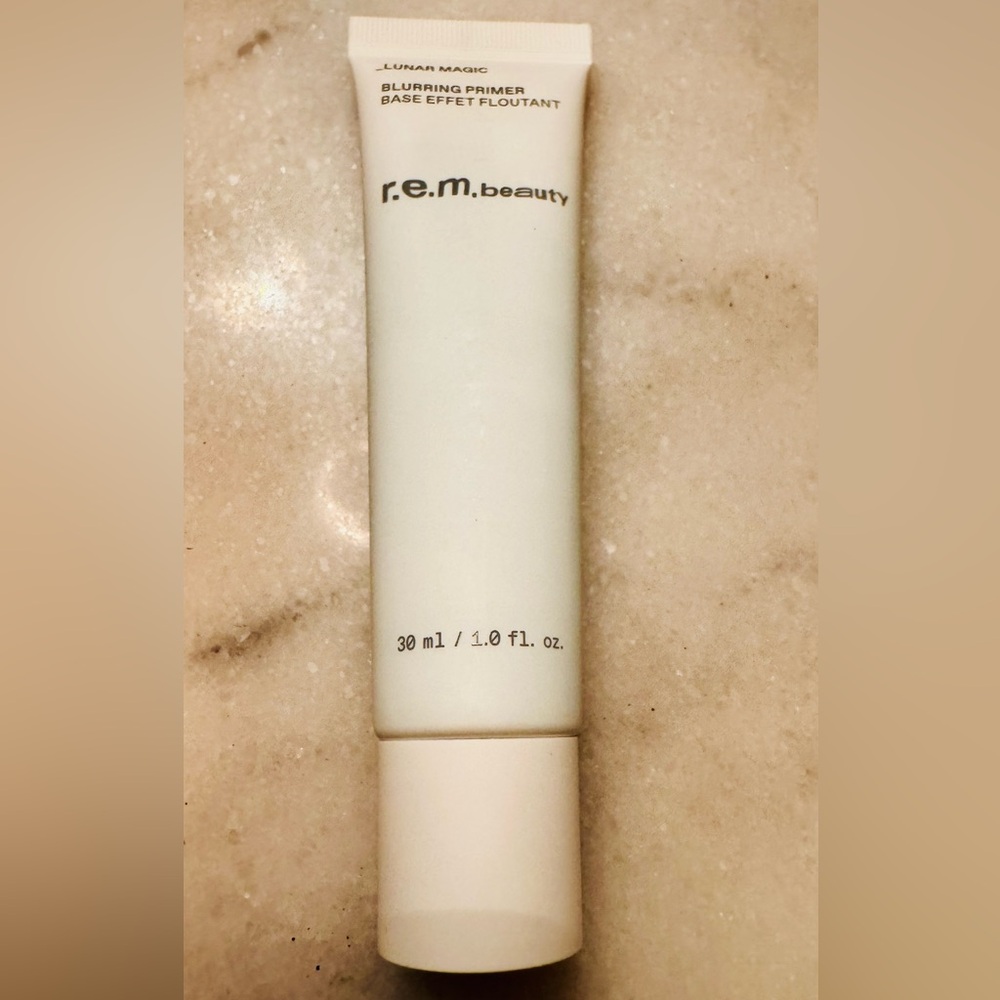 the r.e.m. beauty Lunar Magic Blurring Primer - brand new
